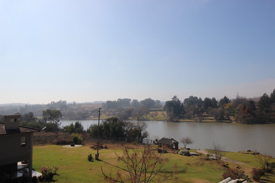 4 Bedroom Property for Sale in Lake Deneysville Free State